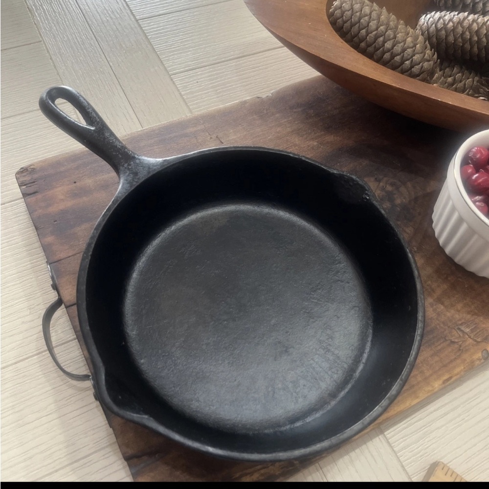 Vintage Lodge #5 SK D2 Cast Iron Skillet 8” Double Pour Spouts 3 Knotched